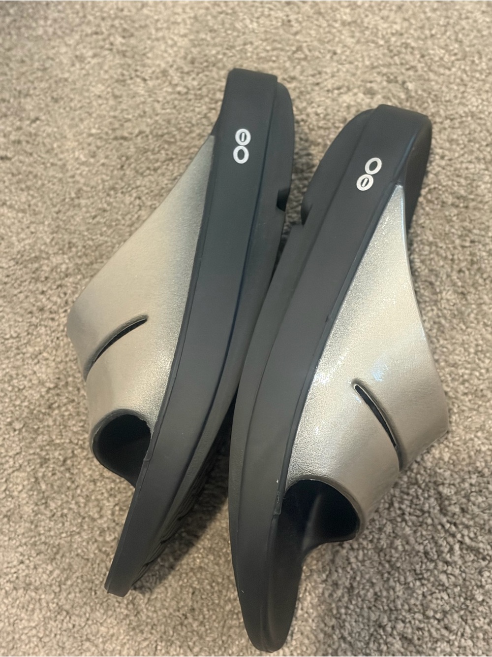 OOFOS Women's Metallic Silver Slide Sandals - Picture 3 of 4